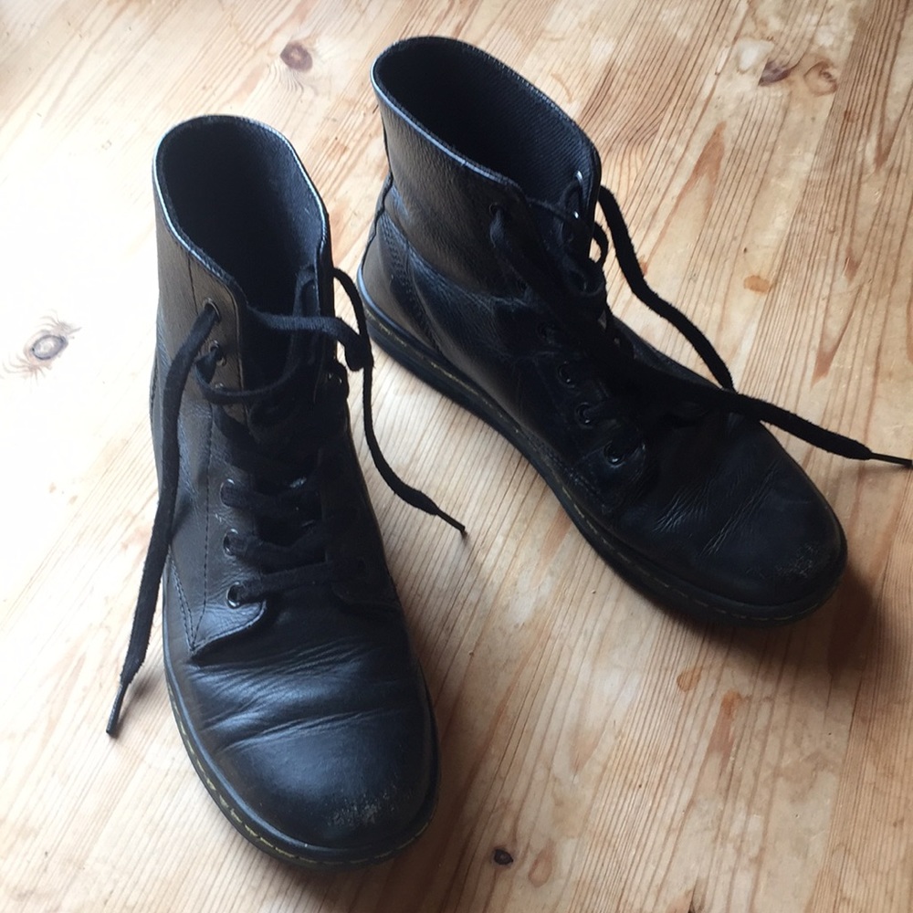 Dr. Martens LEYTON Black Boots
